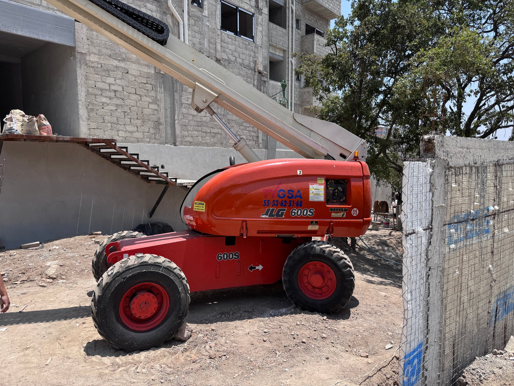 JLG 600S